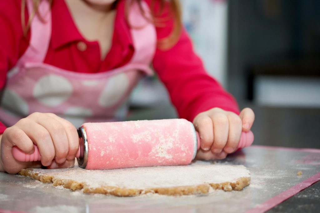 New Ways of Sharing the Love with Little Ones this Valentine’s Day - Child Baking